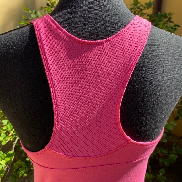 Nike Tank Top with Built-in Bra. Size Medium. Pink - Picture 4 of 6